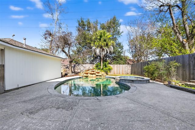 2307 Country Place Drive, Richmond, TX 77406