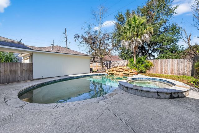 2307 Country Place Drive, Richmond, TX 77406