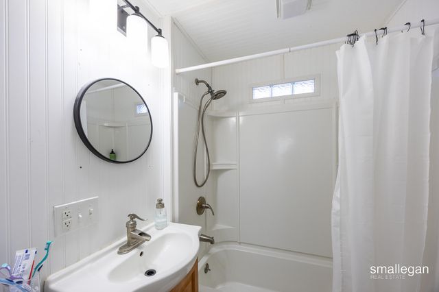 2040 Lawnel Avenue, Norton Shores City, MI 49441