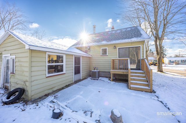 2040 Lawnel Avenue, Norton Shores City, MI 49441