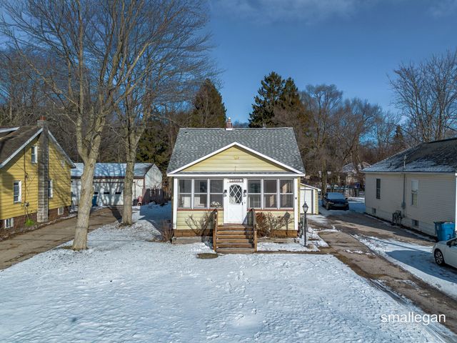 2040 Lawnel Avenue, Norton Shores City, MI 49441