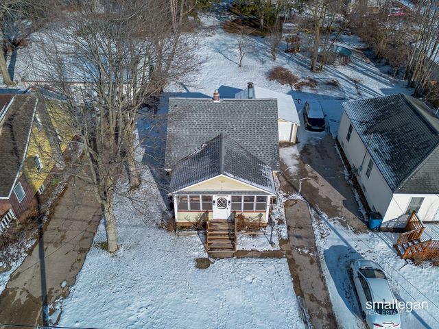 2040 Lawnel Avenue, Norton Shores City, MI 49441