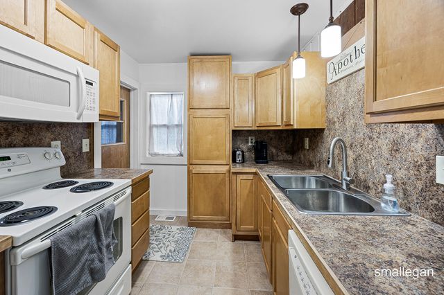 2040 Lawnel Avenue, Norton Shores City, MI 49441