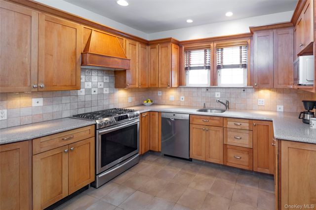 11 Summit Street, Eastchester, NY 10709