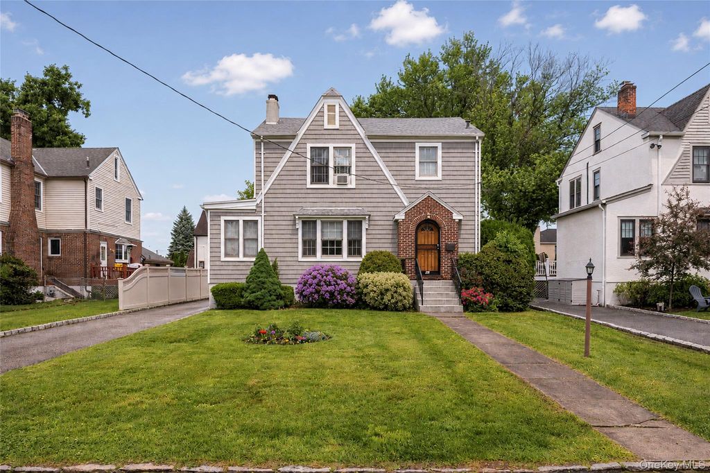 11 Summit Street, Eastchester, NY 10709