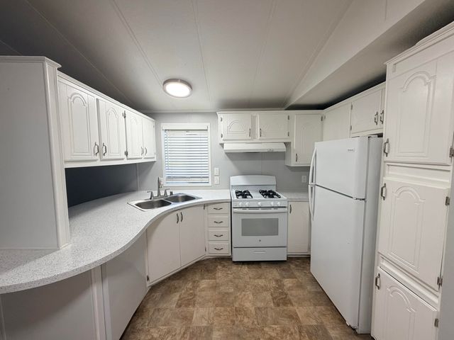 720 E Worth Avenue 168, Porterville, CA 93257