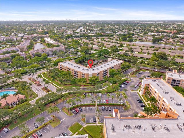7715 Yardley Dr 303, Tamarac, FL 33321