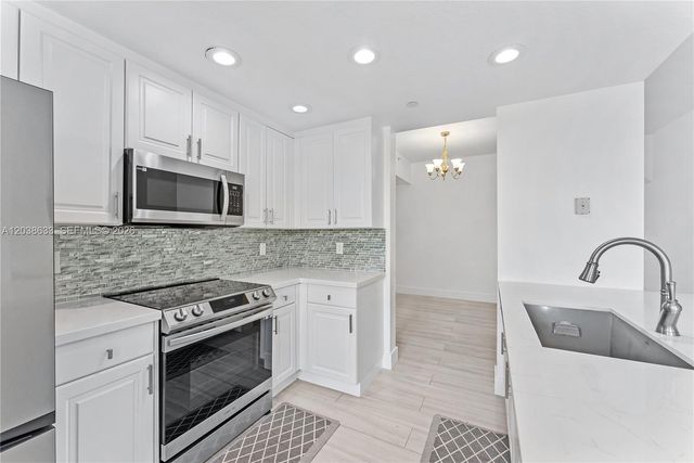 7715 Yardley Dr 303, Tamarac, FL 33321