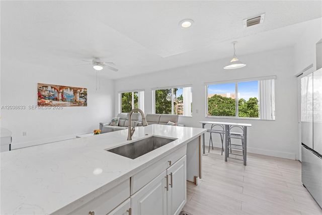 7715 Yardley Dr 303, Tamarac, FL 33321