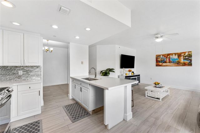7715 Yardley Dr 303, Tamarac, FL 33321