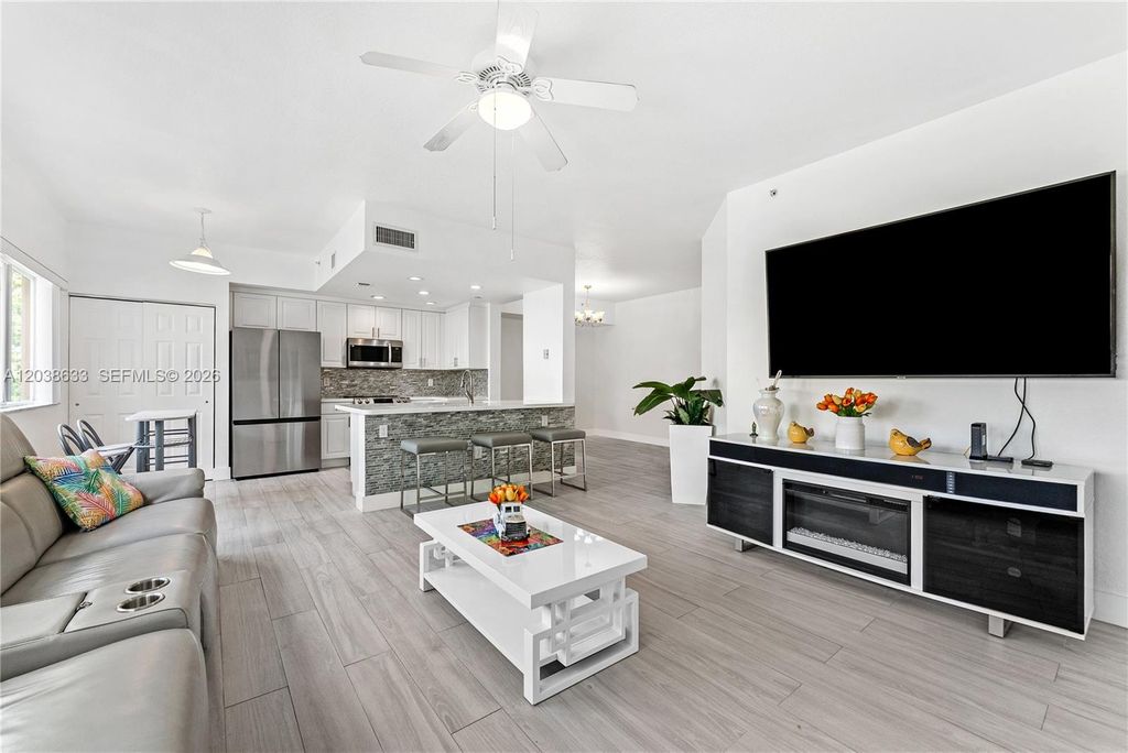 7715 Yardley Dr 303, Tamarac, FL 33321