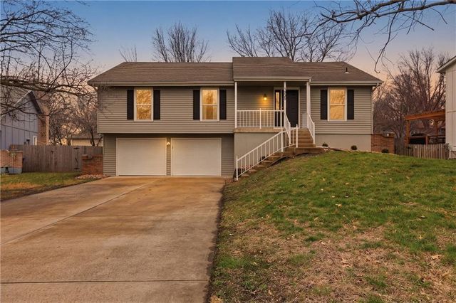 1508 SE Long Place, Lee's Summit, MO 64063