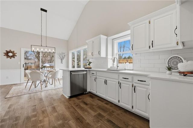 1508 SE Long Place, Lee's Summit, MO 64063