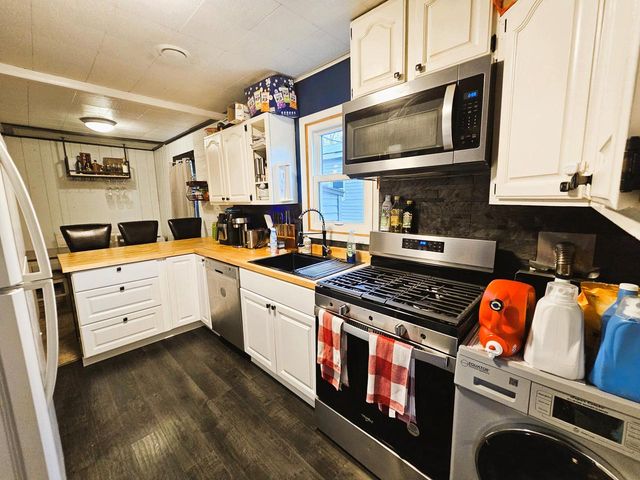 6211 242nd AVENUE, Salem, WI 53168