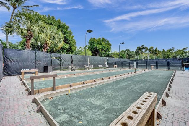 8266 Sandpiper Glen Dr, Lake Worth, FL 33467