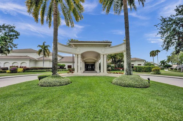 8266 Sandpiper Glen Dr, Lake Worth, FL 33467