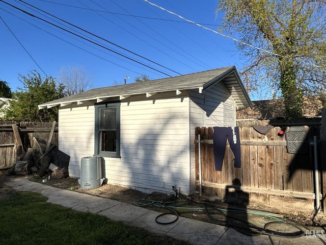 2416 Chester Lane, Bakersfield, CA 93304