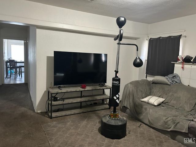 2416 Chester Lane, Bakersfield, CA 93304