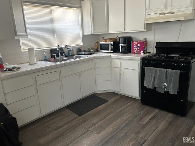 2416 Chester Lane, Bakersfield, CA 93304