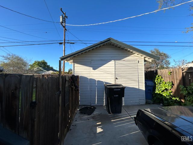 2416 Chester Lane, Bakersfield, CA 93304