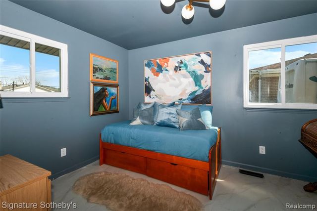 16615 Walcliff Drive, Clinton Township, MI 48035