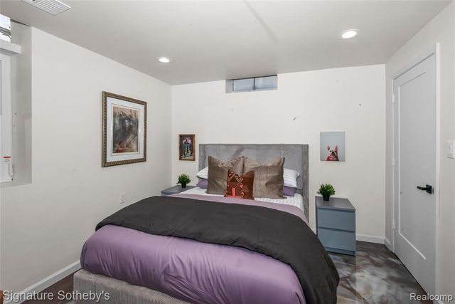 16615 Walcliff Drive, Clinton Township, MI 48035