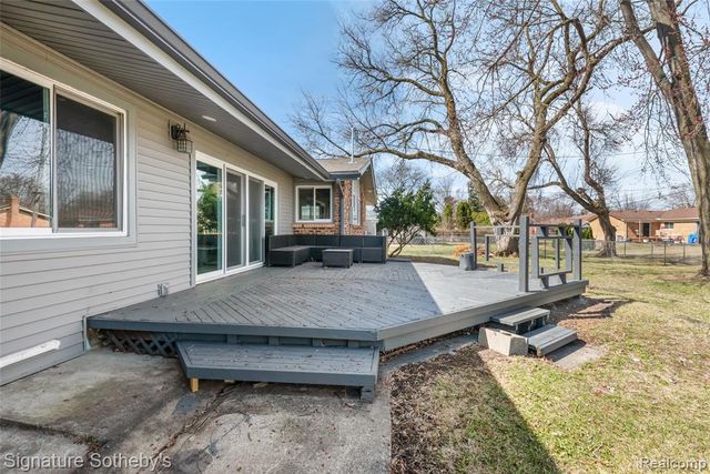 16615 Walcliff Drive, Clinton Township, MI 48035