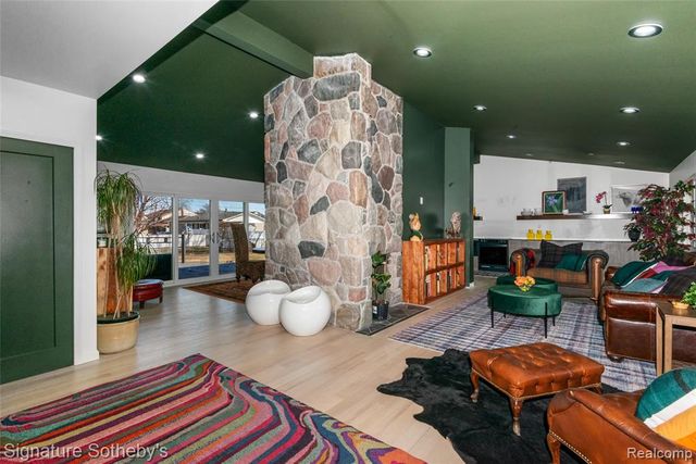 16615 Walcliff Drive, Clinton Township, MI 48035