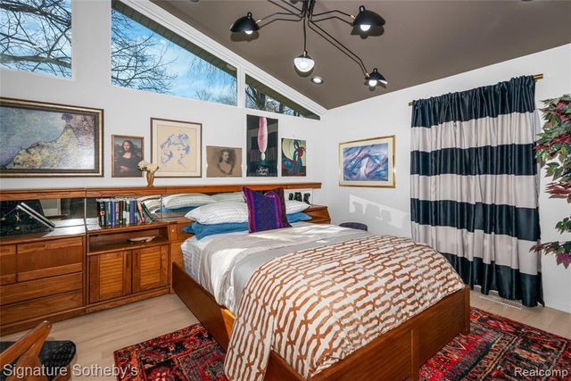 16615 Walcliff Drive, Clinton Township, MI 48035