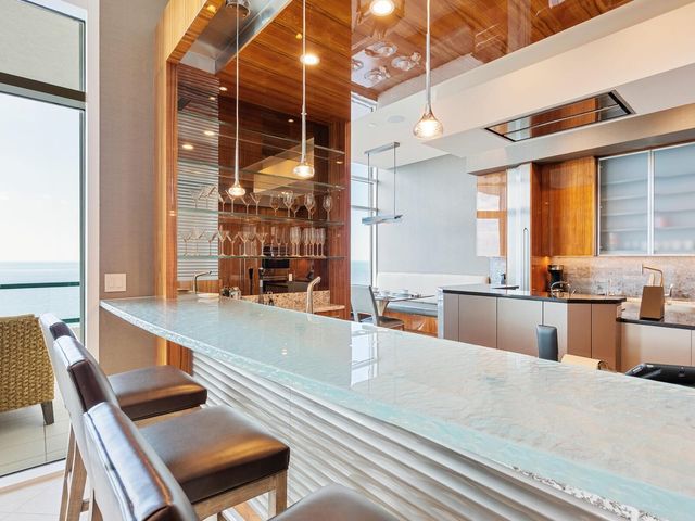 655 LONGBOAT CLUB ROAD 1PH, Longboat Key, FL 34228