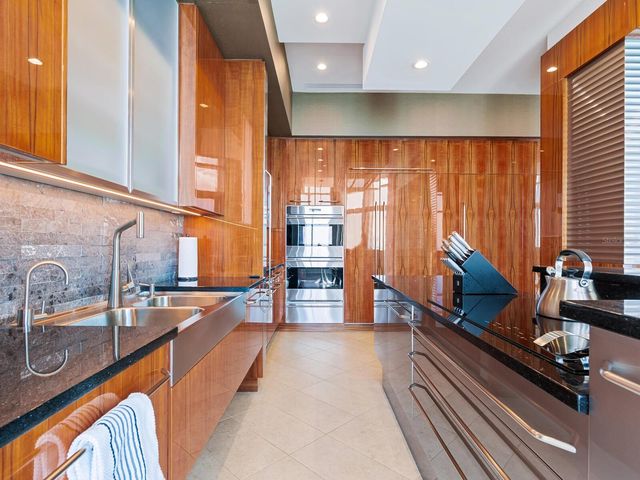 655 LONGBOAT CLUB ROAD 1PH, Longboat Key, FL 34228