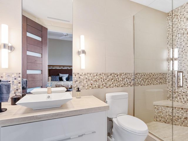 655 LONGBOAT CLUB ROAD 1PH, Longboat Key, FL 34228