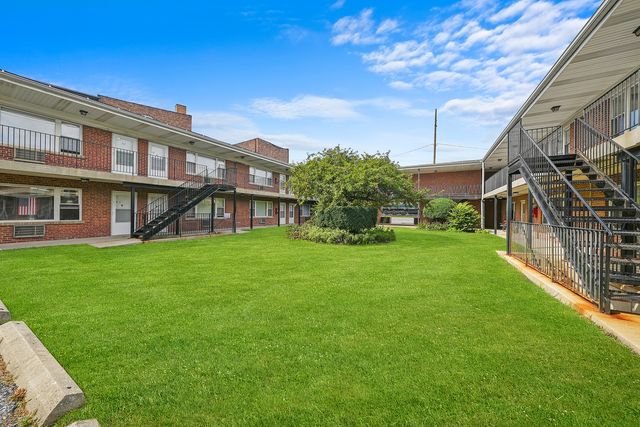 6606 Windsor Avenue 2H, Berwyn, IL 60402
