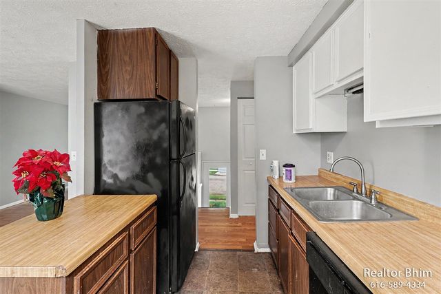 6007 Rockingham Drive, Lansing, MI 48911