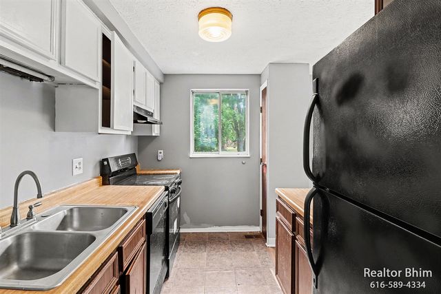 6007 Rockingham Drive, Lansing, MI 48911