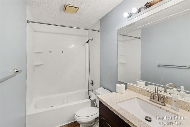6007 Rockingham Drive, Lansing, MI 48911