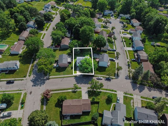 6007 Rockingham Drive, Lansing, MI 48911