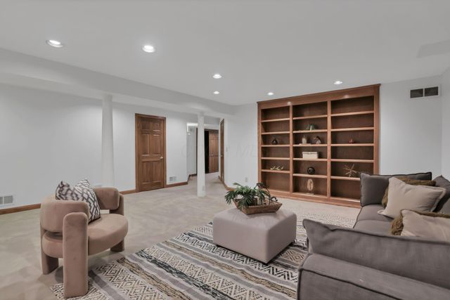 2252 Sedgwick Drive, Columbus, OH 43220