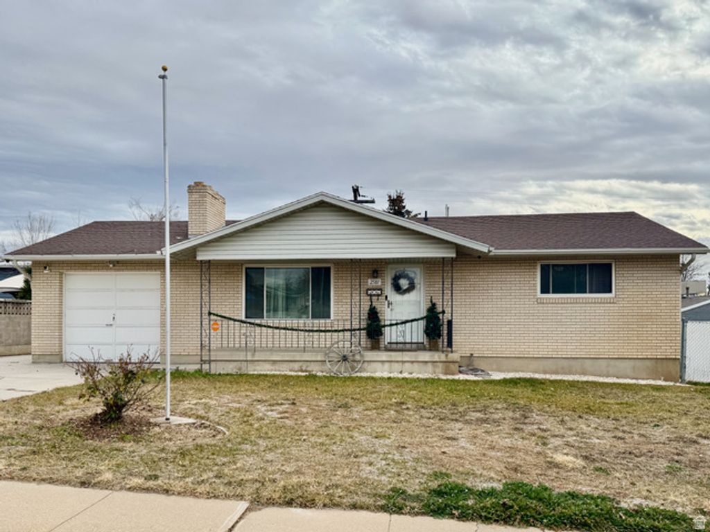 2581 W 5000 S, Roy, UT 84067