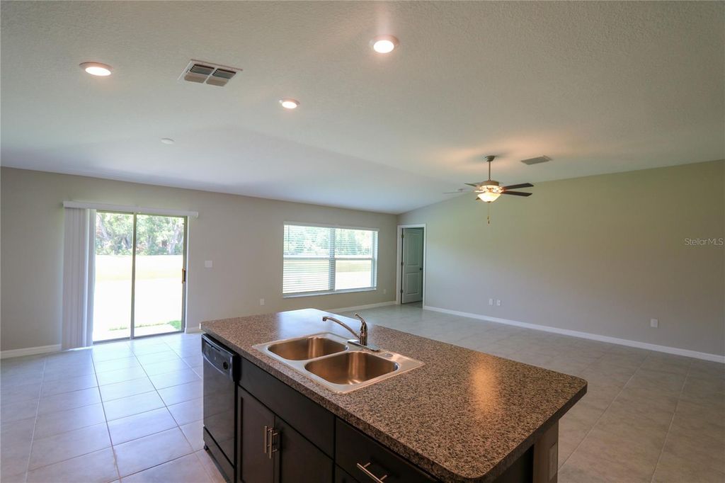 Image 2 of property listing at 7154 SAMUEL IVY DRIVE, Tampa, FL 33619