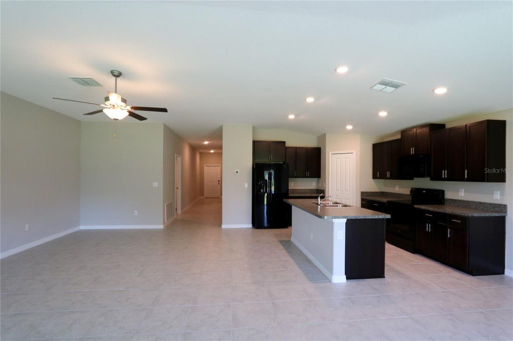 Image 3 of property listing at 7154 SAMUEL IVY DRIVE, Tampa, FL 33619