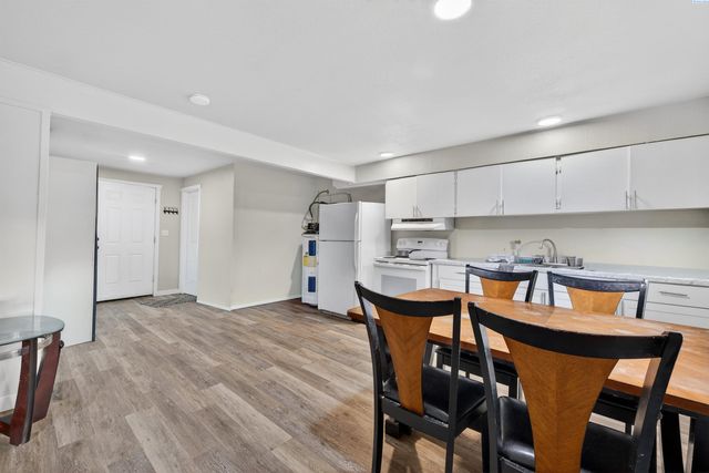 1713 N 10th Ave, Pasco, WA 99301