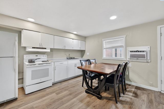 1713 N 10th Ave, Pasco, WA 99301