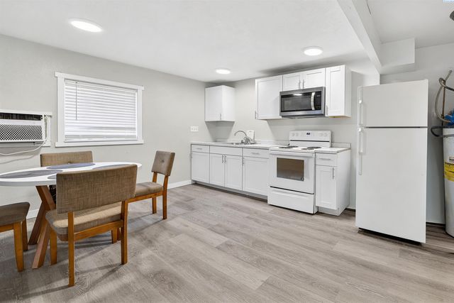 1713 N 10th Ave, Pasco, WA 99301