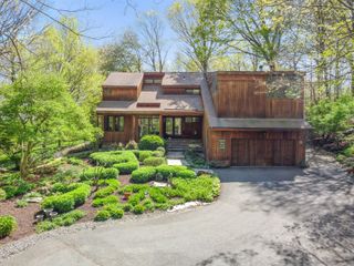 28 Delaware Road, Easton, CT 06612