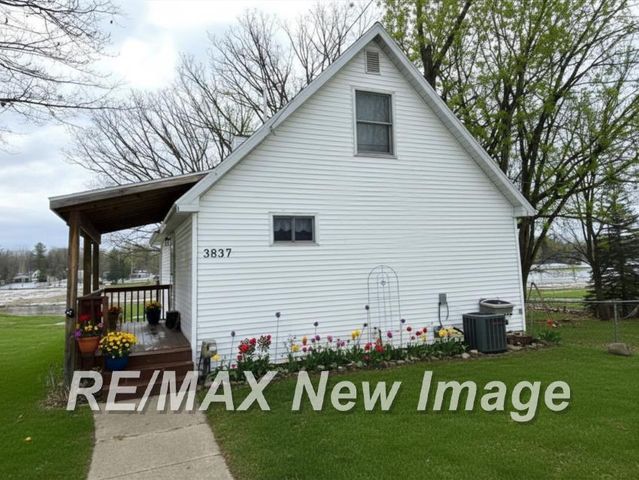 3837 S Pine Road, Billings Twp, MI 48612