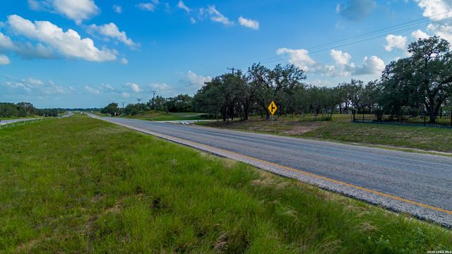 13117 N HWY 16, Poteet, TX 78065
