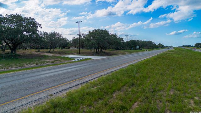 13117 N HWY 16, Poteet, TX 78065