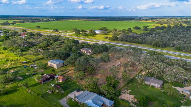 13117 N HWY 16, Poteet, TX 78065