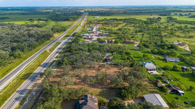 13117 N HWY 16, Poteet, TX 78065